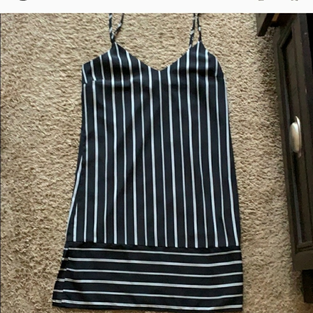 🆕FOREVER 21 BLACK & WHITE DRESS SZ M